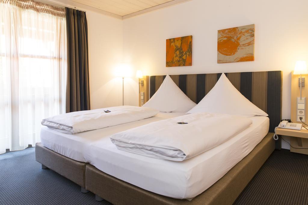 Landhotel Groenenbach Bad Groenenbach Bagian luar foto